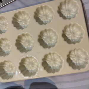 Nordic Ware Cream Mini Fluted ceramic coated Mold - 12-Cavity